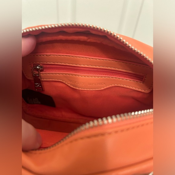 ⭐️ NWT Badgley Mischka Diamond Quilted Camera Crossbody Bag with Pearls ⭐️ - Picture 7 of 11